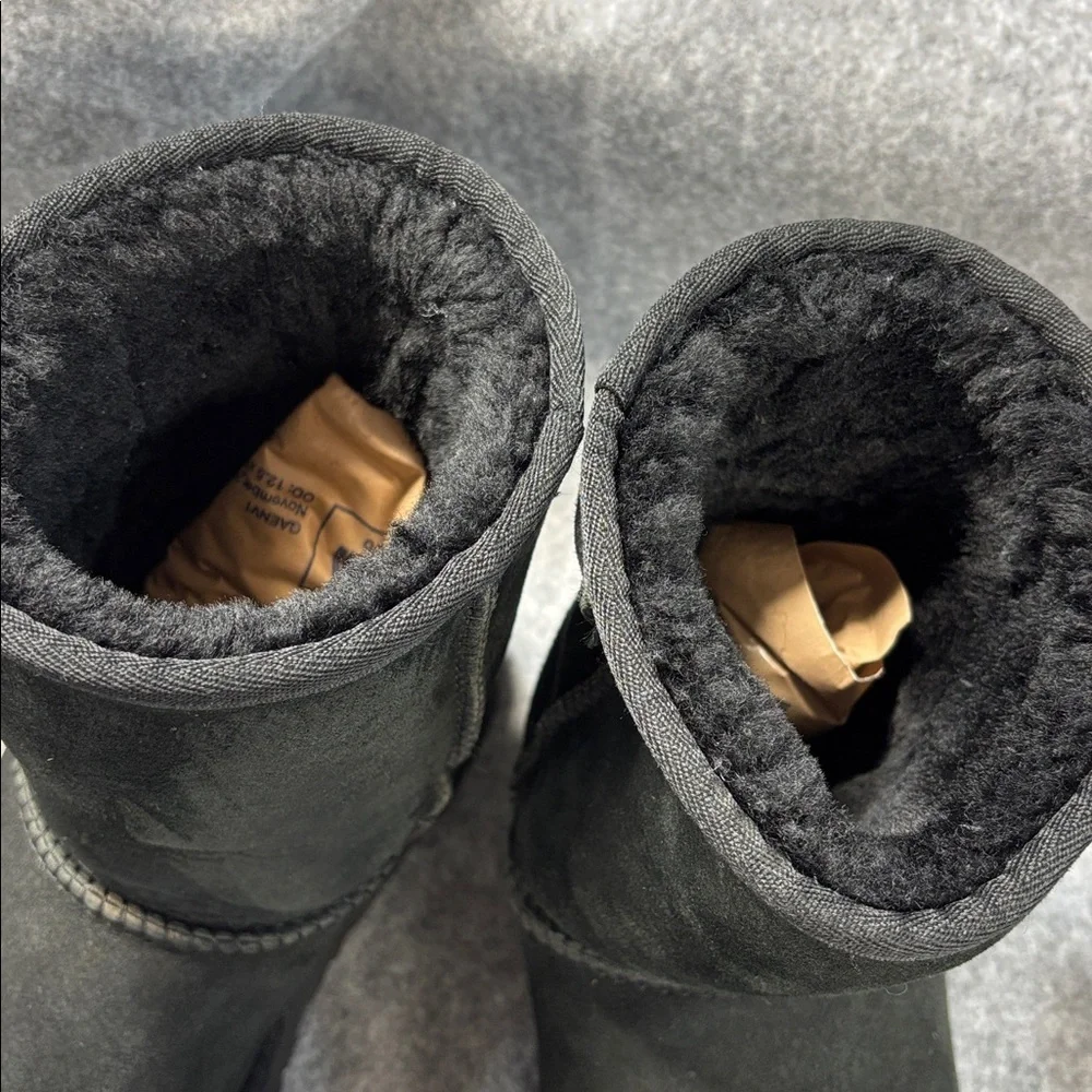 UGG Classic Black fur lined grippy slide into winter Boots size 6